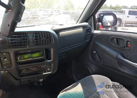 2001 Chevrolet S Truck Ls from USA, damaged, VIN 1GCCS19W11K141704